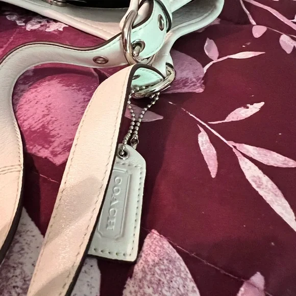 Coach bucket purse - Picture 6 of 6